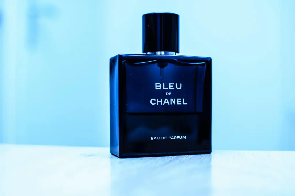 unsplash_2b0JeJTEclQ_perfume.webp